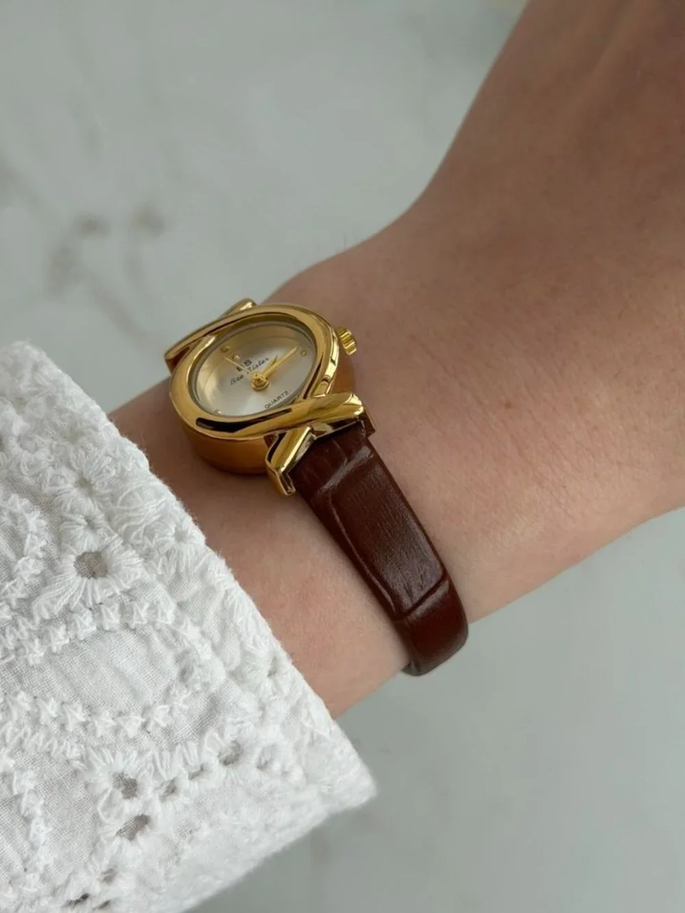 SKU0517 Retro Gold Brown Strap Women Minimalist Watch Bracelet Stainless steel